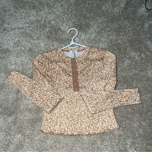 2/$15 Patterned Long Sleeve - Picture 4 of 5